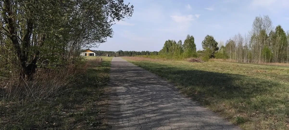 Atrakcyjna działka budowlana o powierzchni 1340 m² przy ul. Dworskiej w miejscowości Miąse