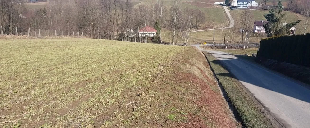 Pogórze Ciężkowickie - Działka budowlana 56 arów (5600 m2) – dwie drogi, media | możliwość podziału | rzeka