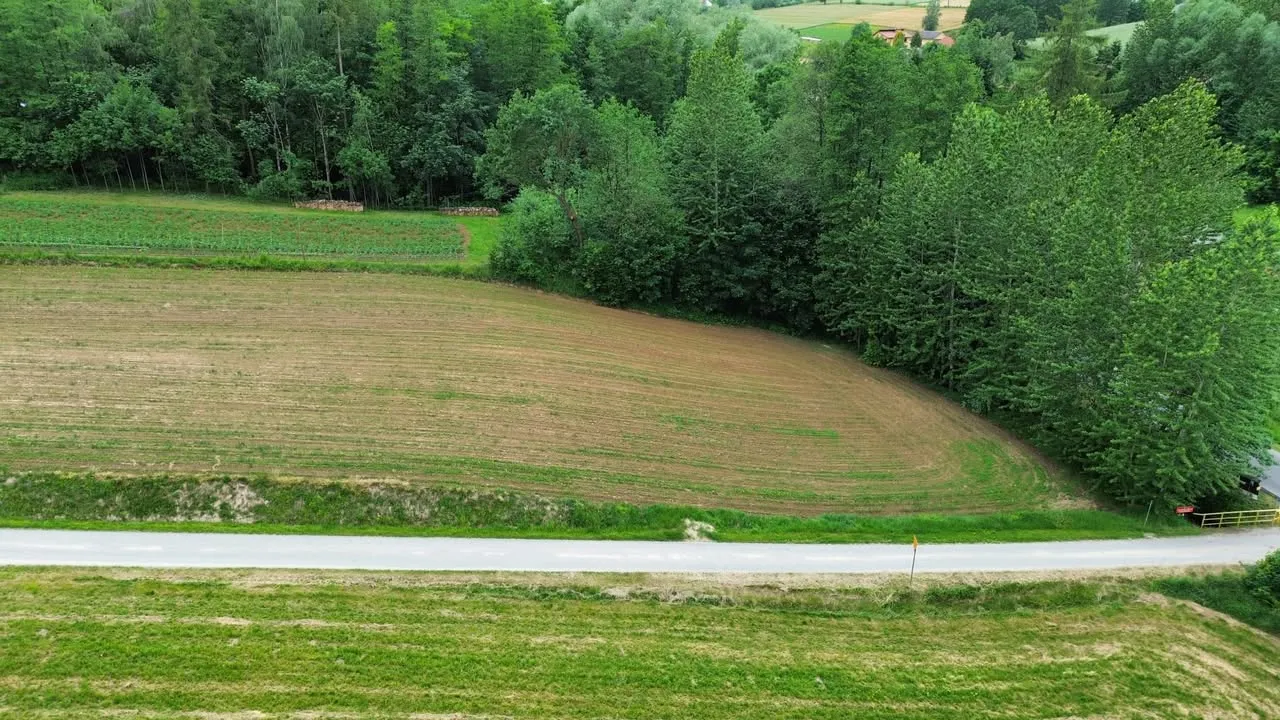 Pogórze Ciężkowickie - Działka budowlana 56 arów (5600 m2) – dwie drogi, media | możliwość podziału | rzeka