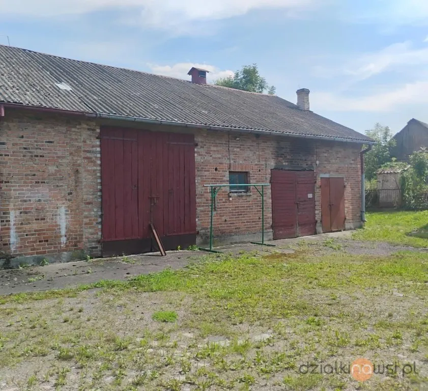 Działka z zabudowaniami gospodarczymi – 0,9050 m²